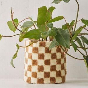 Checkerboard Tufted Planter Cover